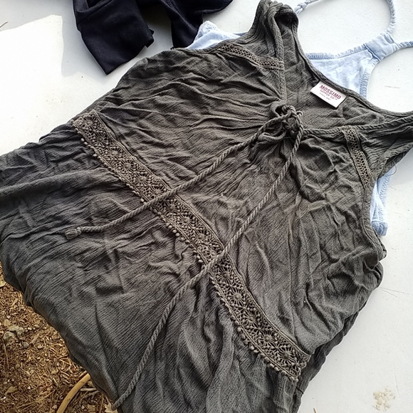 Top bundle Hollister and Mossimo - Picture 3 of 6